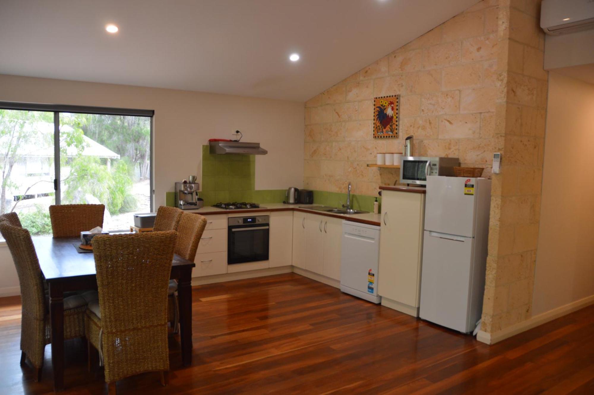 Acacia Chalets Margaret River Bagian luar foto